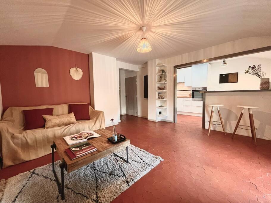 Appartement A Pied Du Centre Avec Place De Parking Arles Kültér fotó